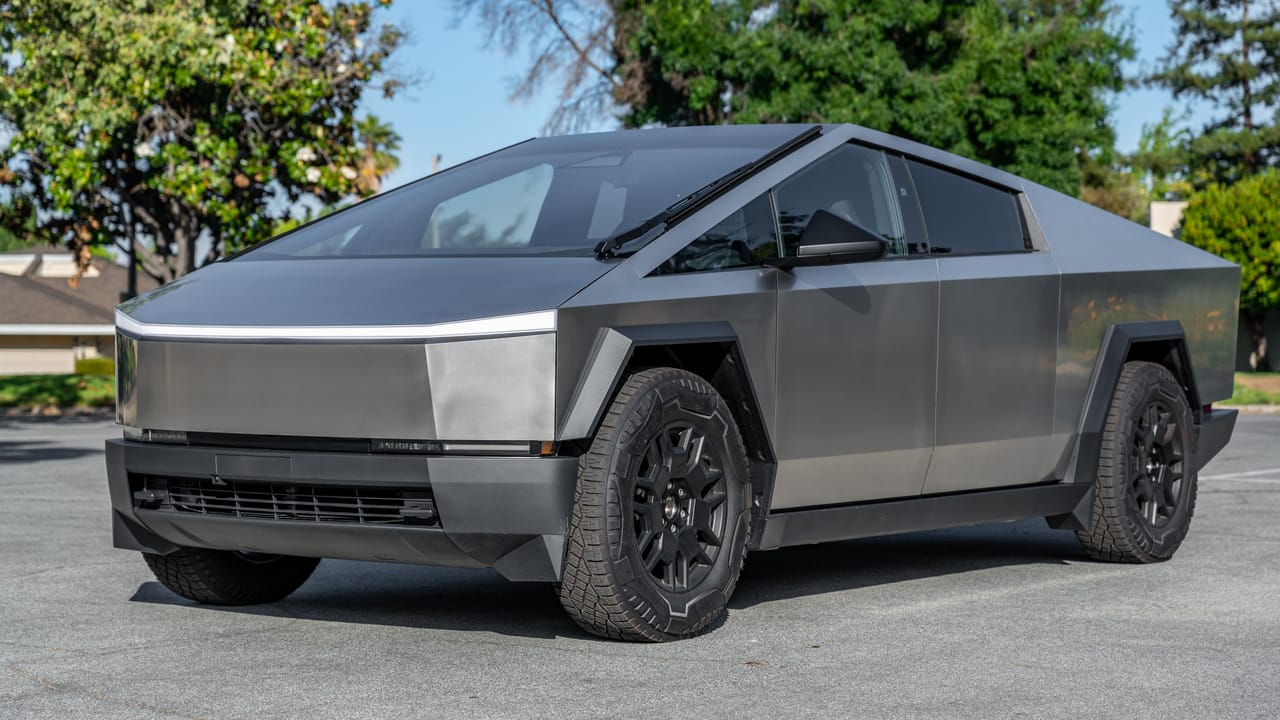 2024 Tesla Cybertruck Cyberbeast Stainless-Steel Exoskelton Exterior